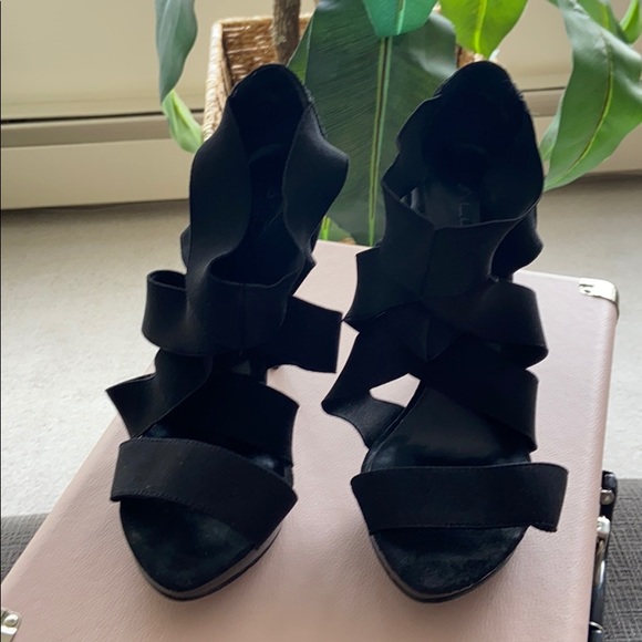 Black high heels - Picture 2 of 4